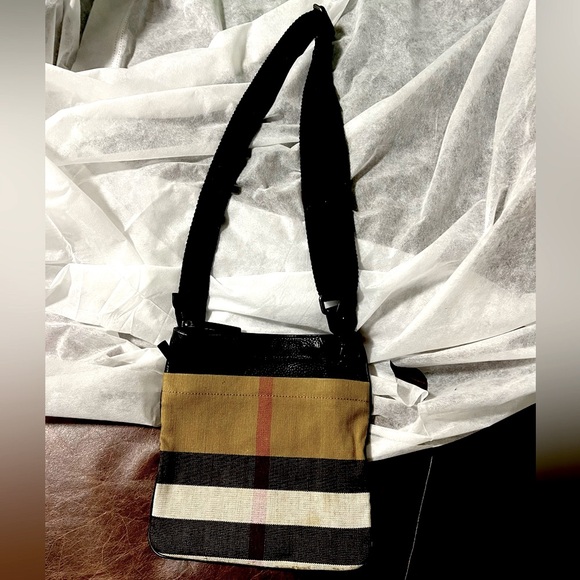 Authentic Burberry cross-body bag..excellent condition - Picture 1 of 9